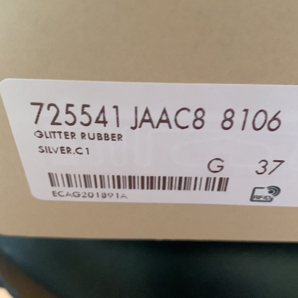 Gucci Silver Slide Sandals - Picture 6 of 6